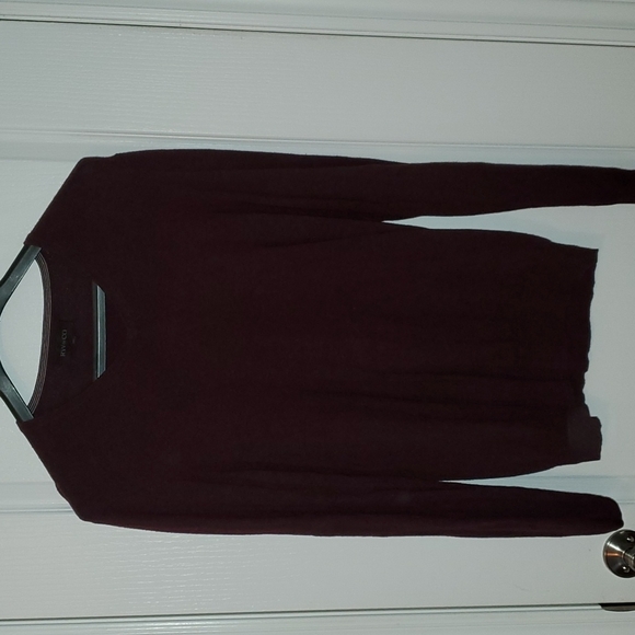 RW&Co Medium Maroon Sweater - Picture 1 of 3